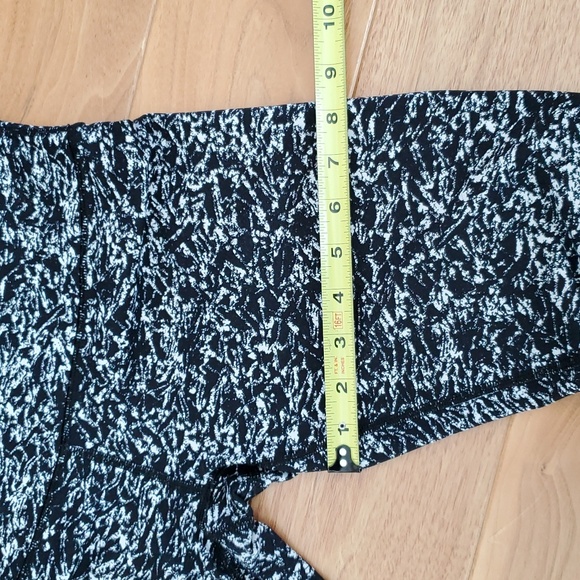 Lululemon Wunder Under Pant III, Size 6 - Picture 11 of 16